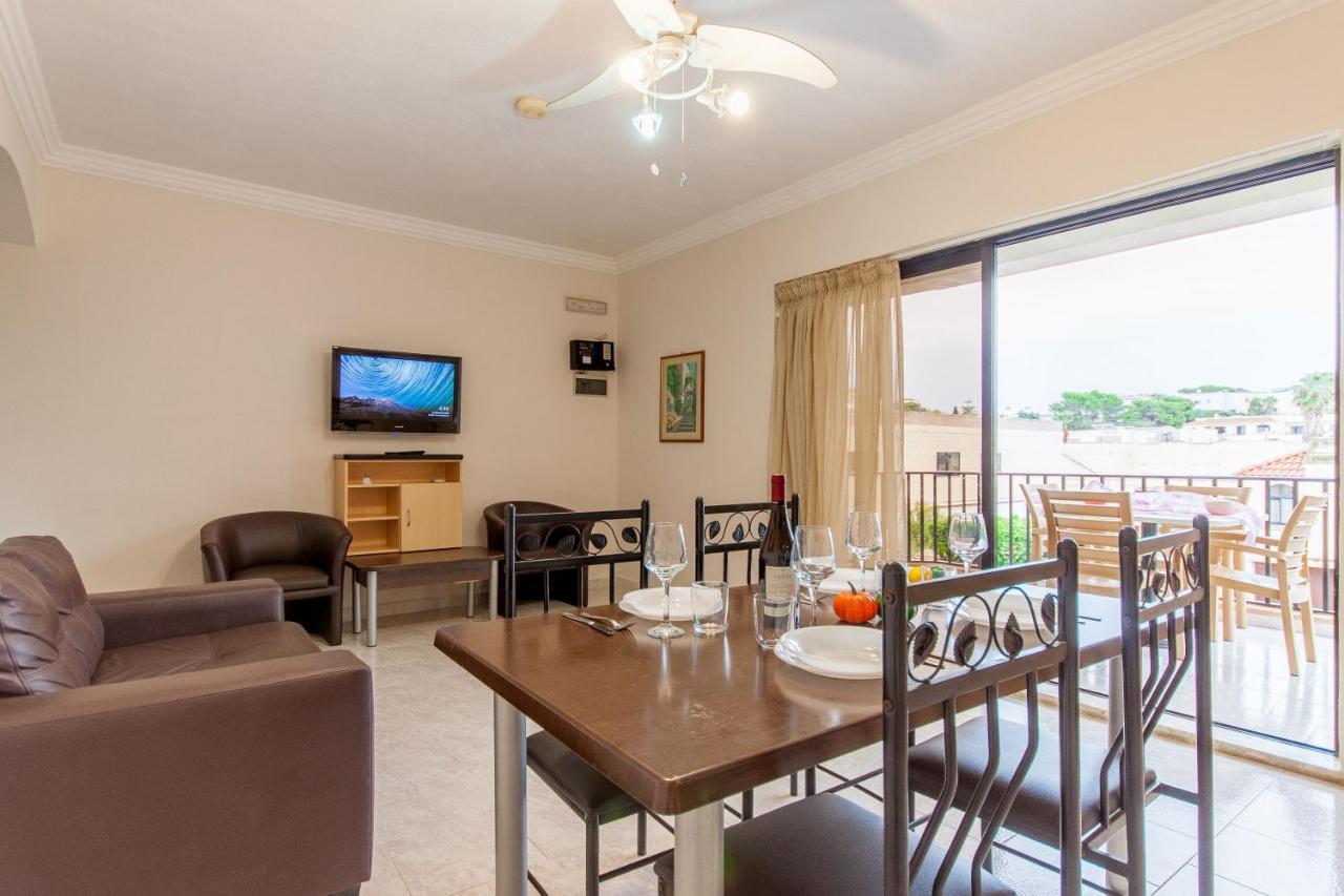 Pool And Sea Merill Apartments - Happy Rentals Mellieha Bagian luar foto