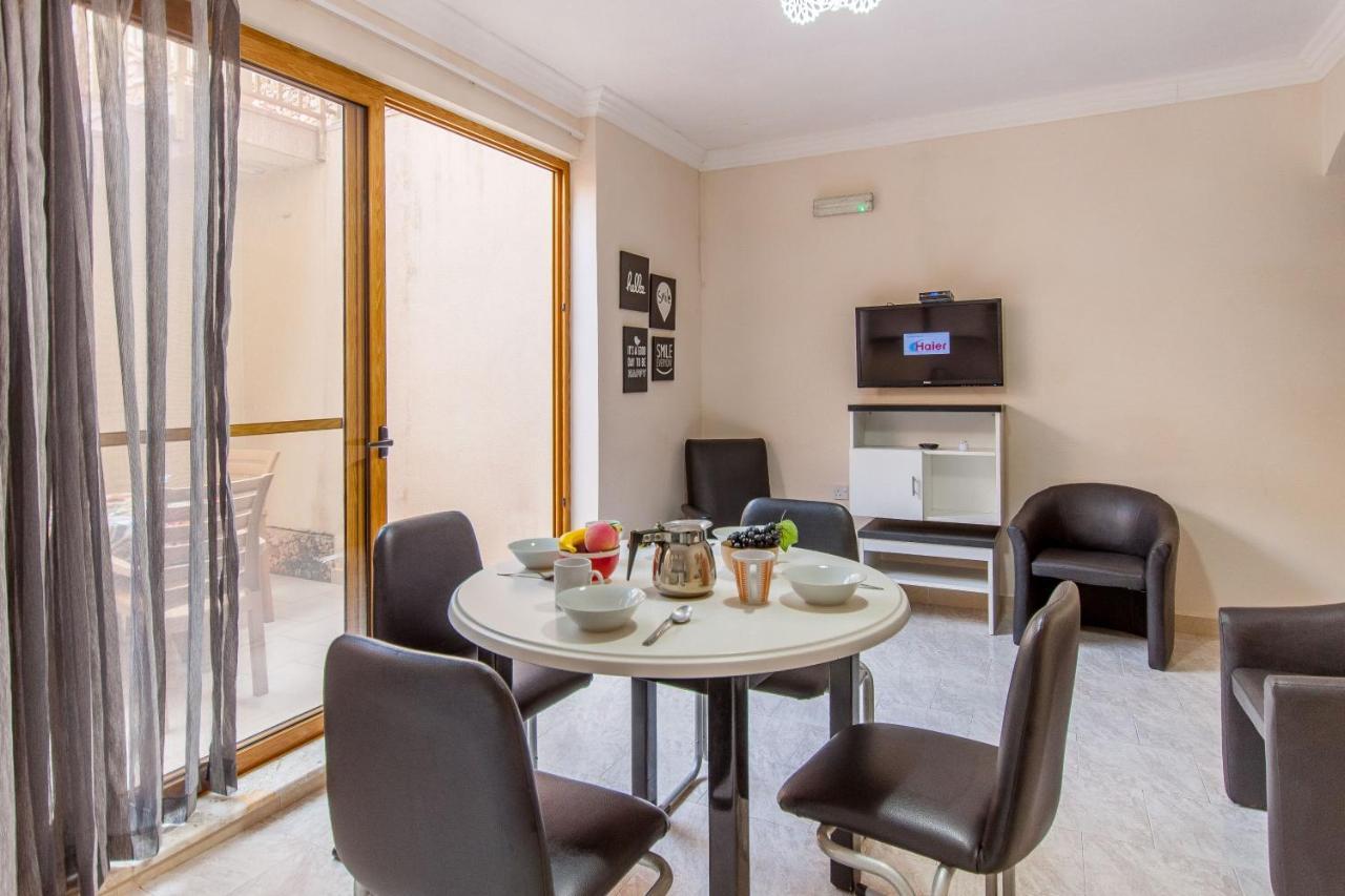 Pool And Sea Merill Apartments - Happy Rentals Mellieha Bagian luar foto
