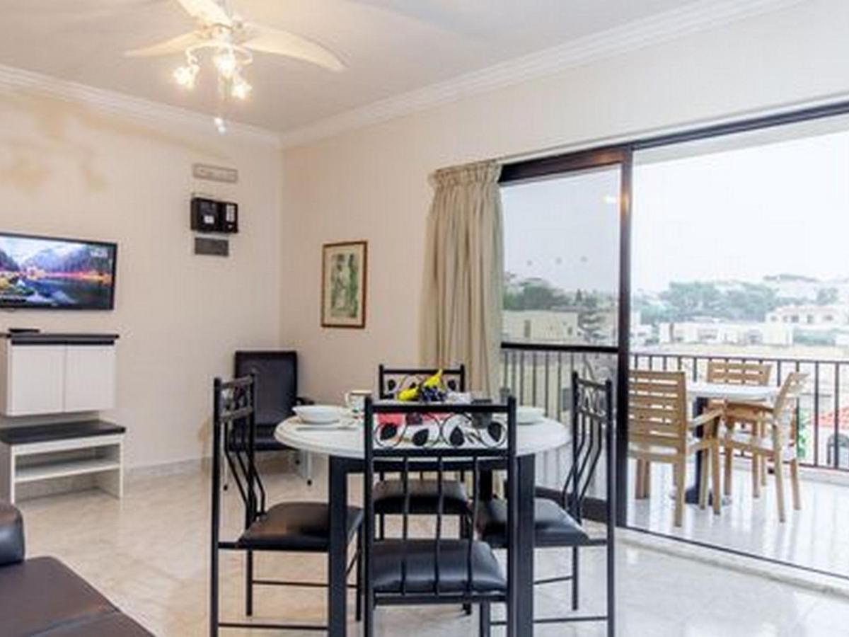 Pool And Sea Merill Apartments - Happy Rentals Mellieha Bagian luar foto