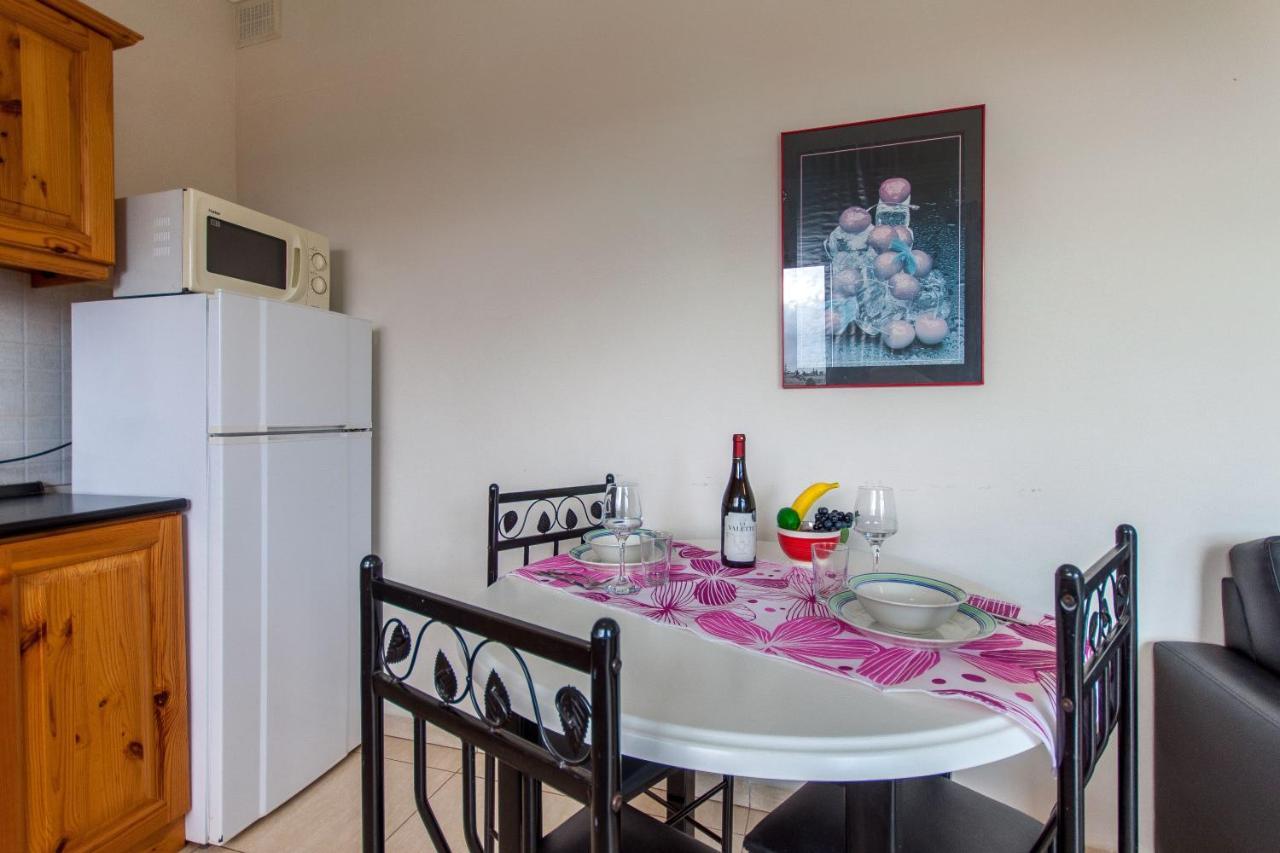 Pool And Sea Merill Apartments - Happy Rentals Mellieha Bagian luar foto