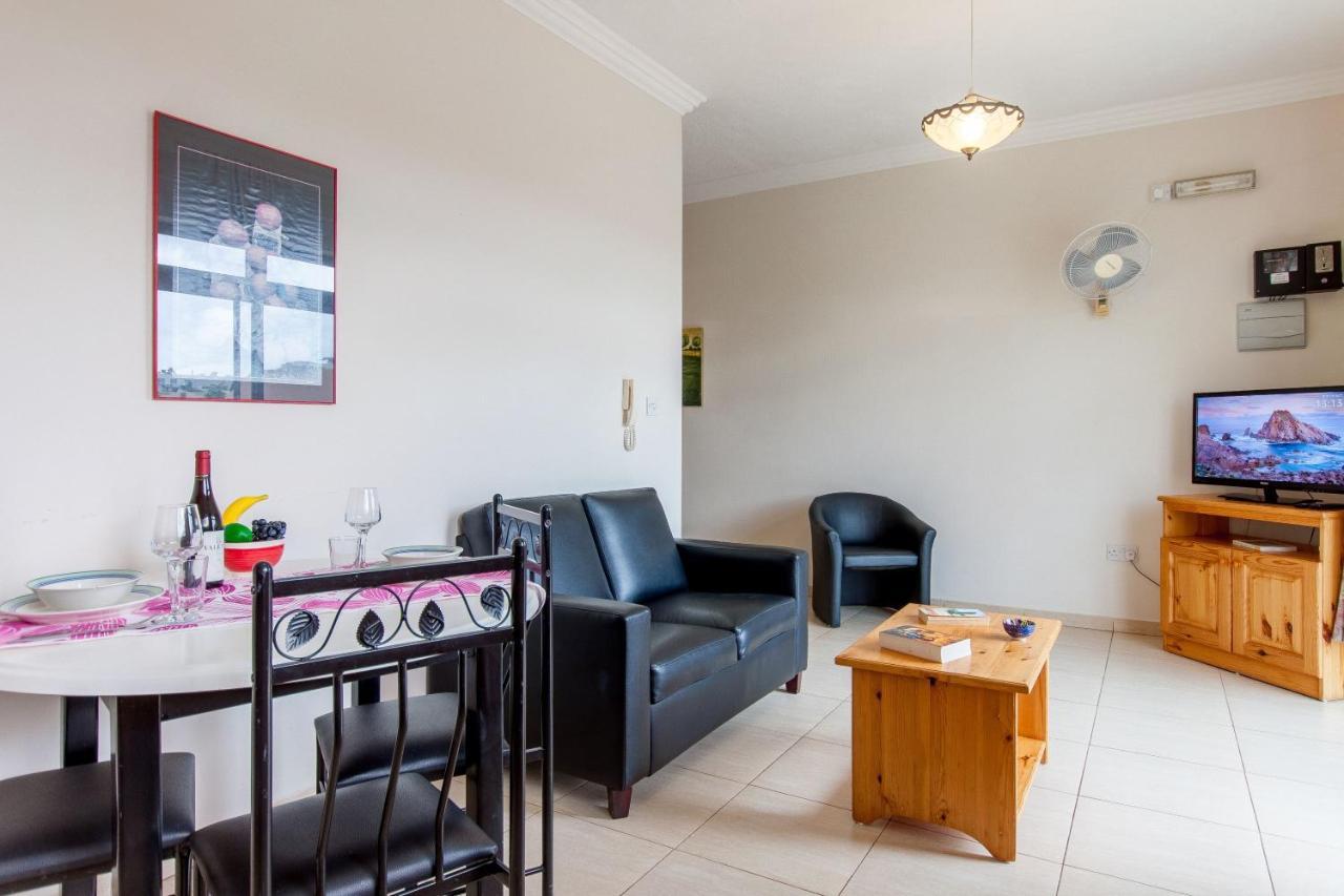 Pool And Sea Merill Apartments - Happy Rentals Mellieha Bagian luar foto