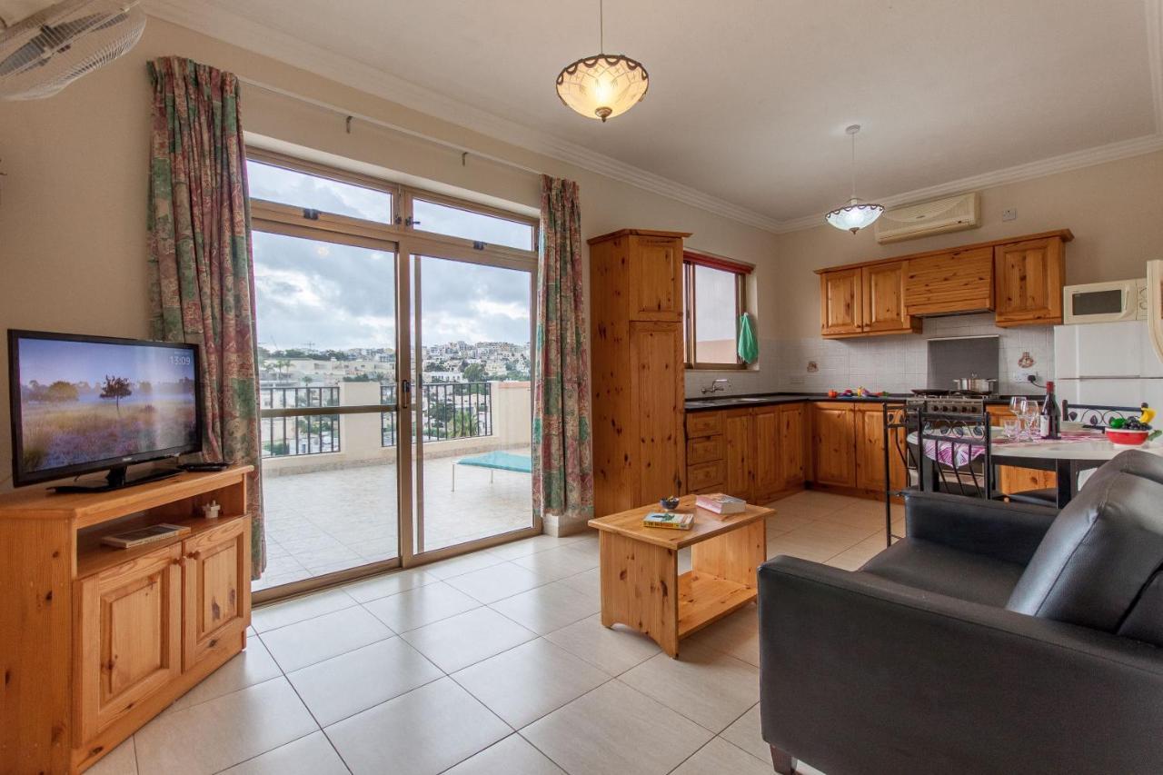 Pool And Sea Merill Apartments - Happy Rentals Mellieha Bagian luar foto