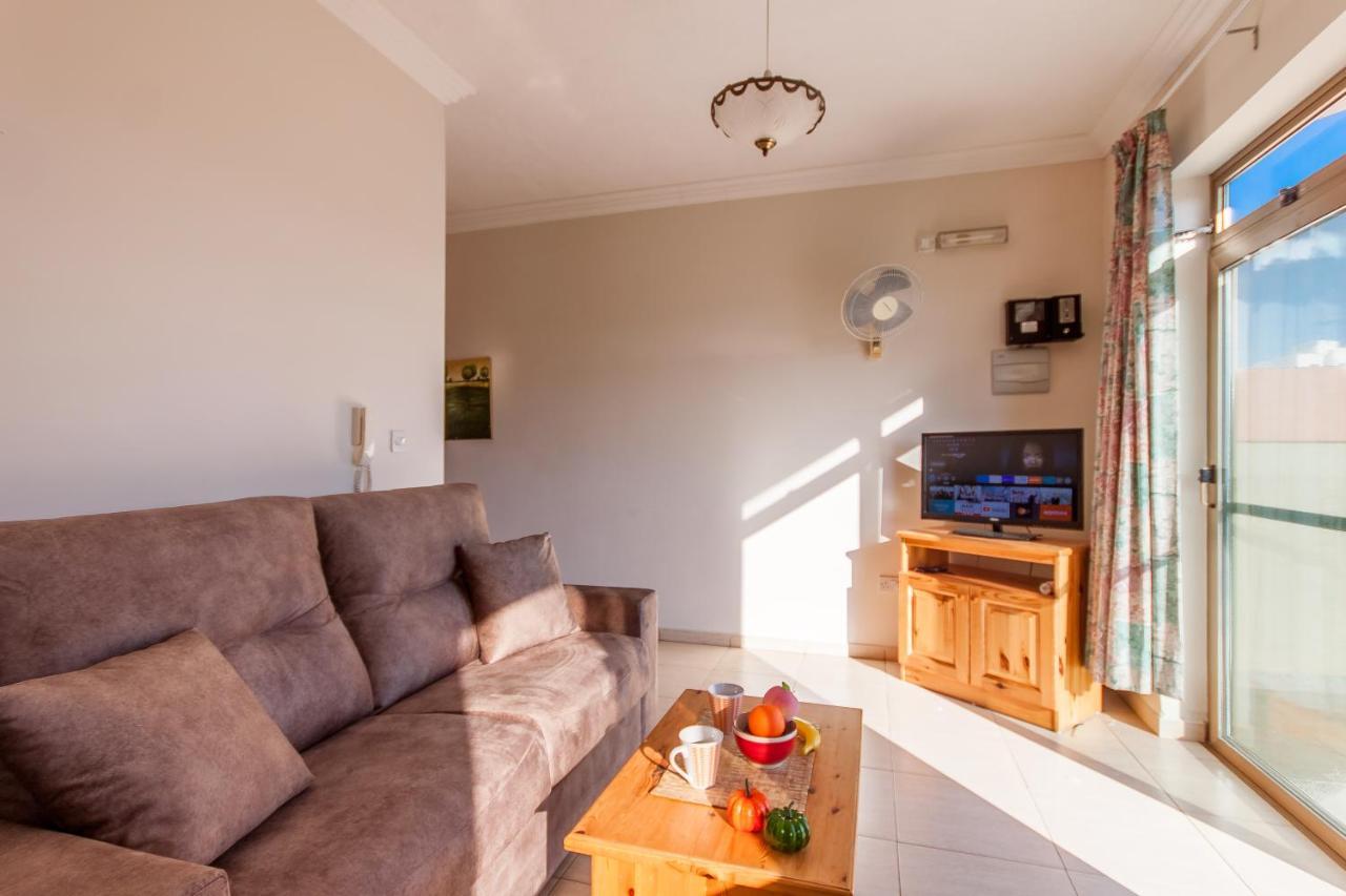 Pool And Sea Merill Apartments - Happy Rentals Mellieha Bagian luar foto